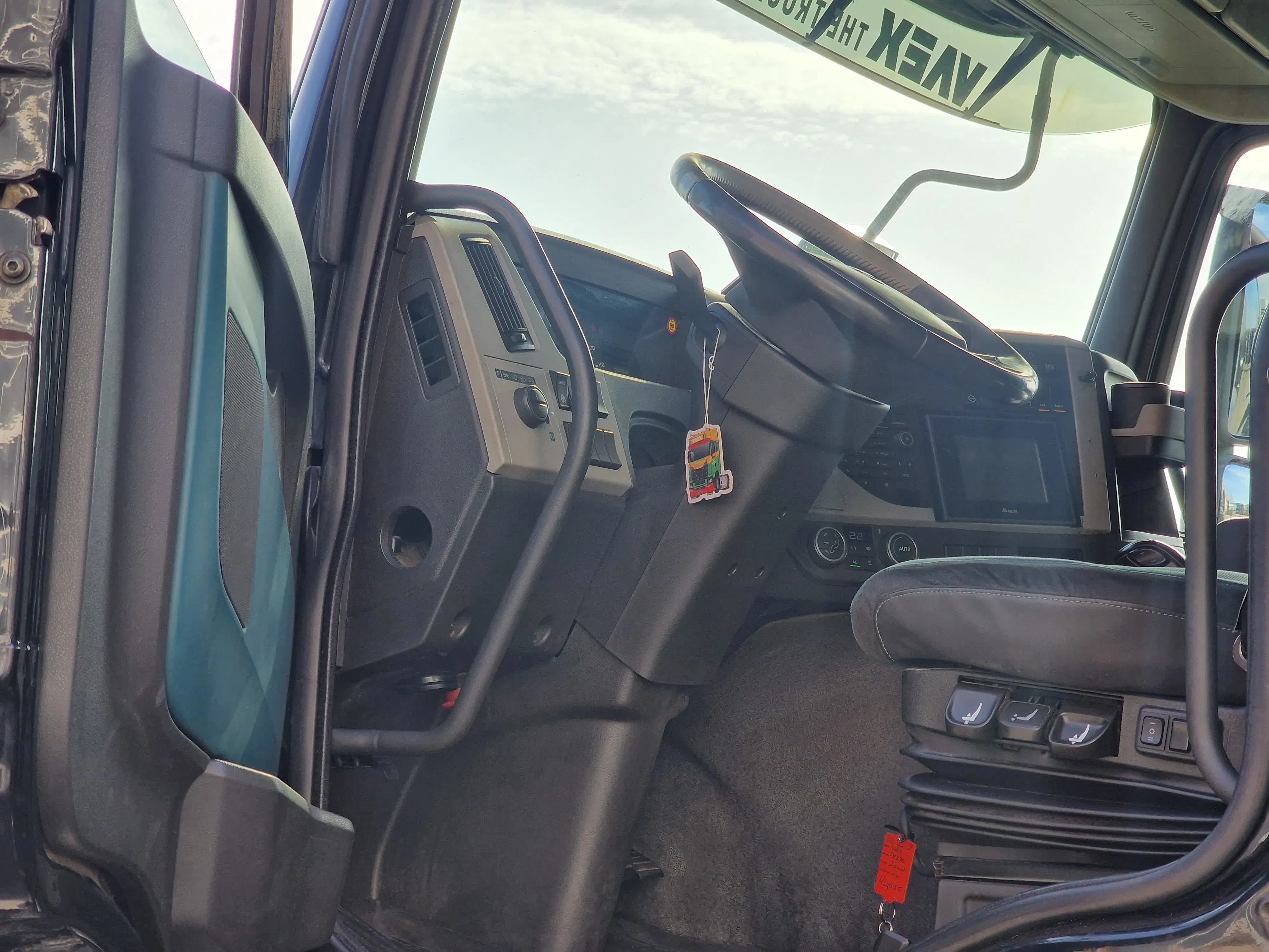 Volvo FM 2014 - 370 6x2*4 - HIAB X-Hiduo 188 E-5 Crane with remote - Euro 6 image 12