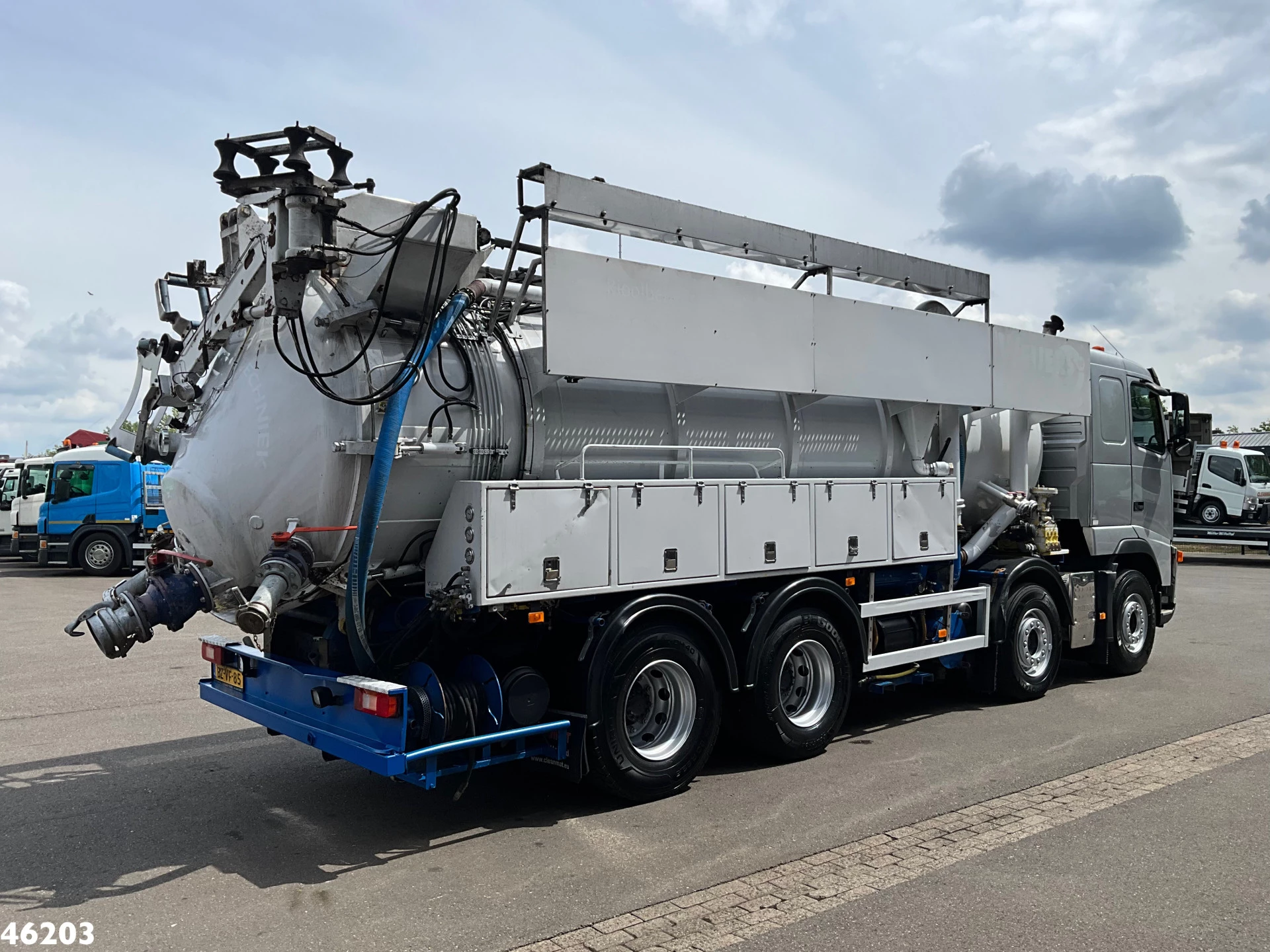 Volvo FH 2007 - 390 8x4 kolkenzuiger obrázek 6