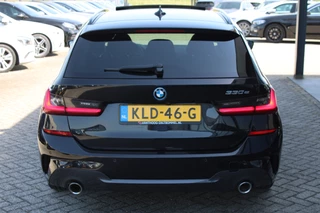 BMW 3 Series 2022 - Touring 330e High Executive M-SPORT PANORAMADAK MEMORY KEY-LESS CAMERA CARPLAY obrazek 5