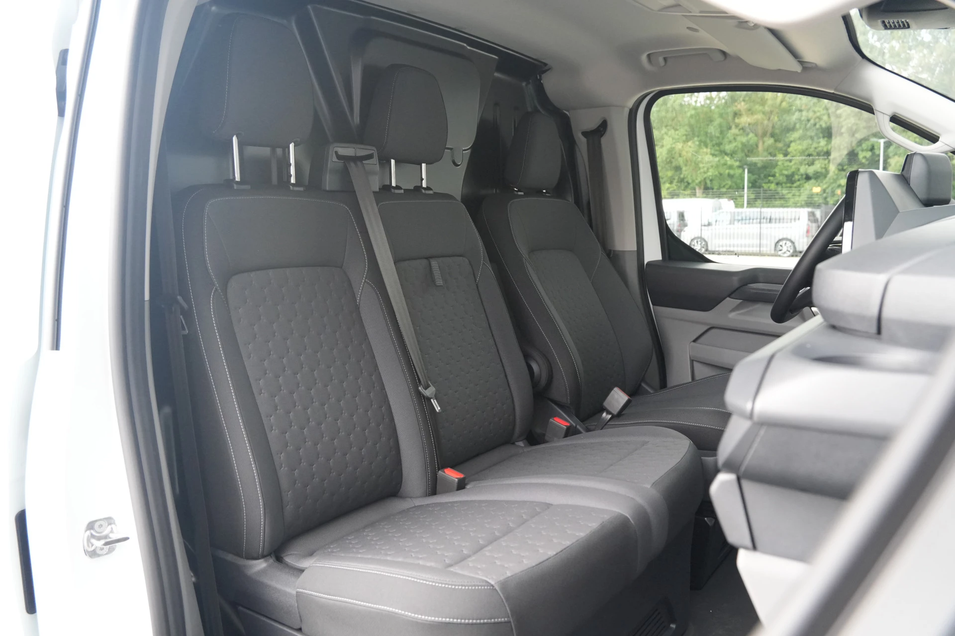 Ford E-Transit Custom 2026 - 320 L1H1 Limited 71 kWh 218pk - 2x Schuifdeur - Trekhaak - Camera - Carplay - Rijklaar obrázek 41