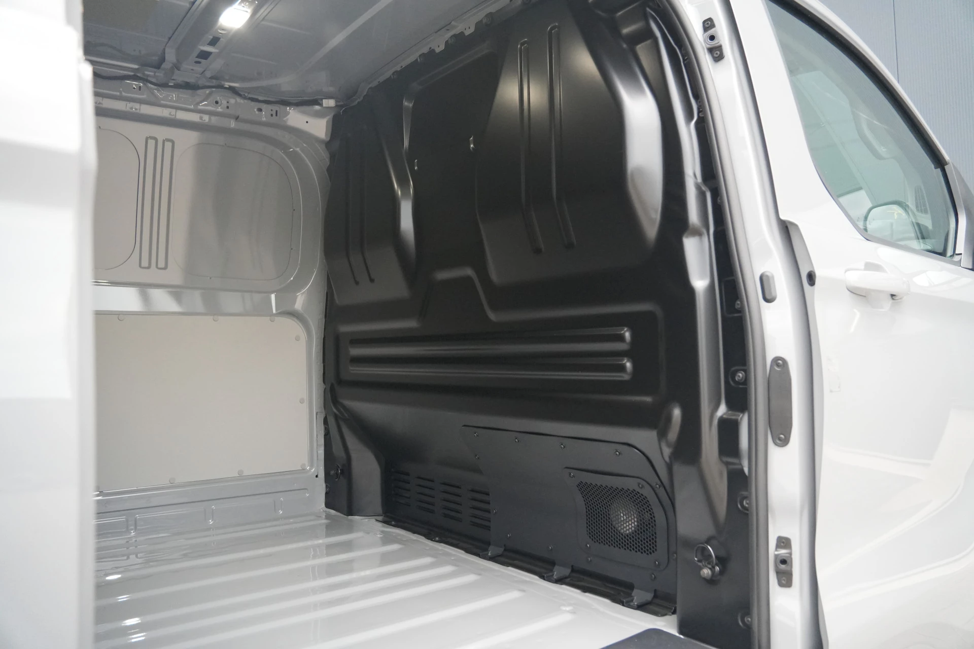 Ford E-Transit Custom 2026 - 340 L2H1 Limited 71 kWh 218pk - Trekhaak - ACC - B&O - Navi - Stoel/Stuurverwarming - 360 Camera - Blindspot - Rijklaar Bild 15
