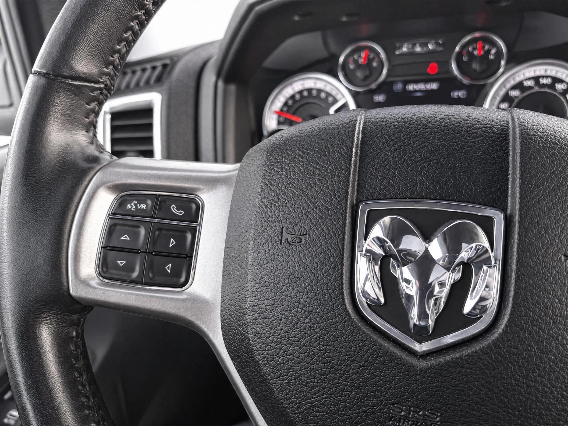 Dodge Ram 1500 2024 - 5.7 V8 4x4 Crew Cab 5'7 | Trekhaak 13-polig | 200 L LPG | Leren bekleding | obrázek 24