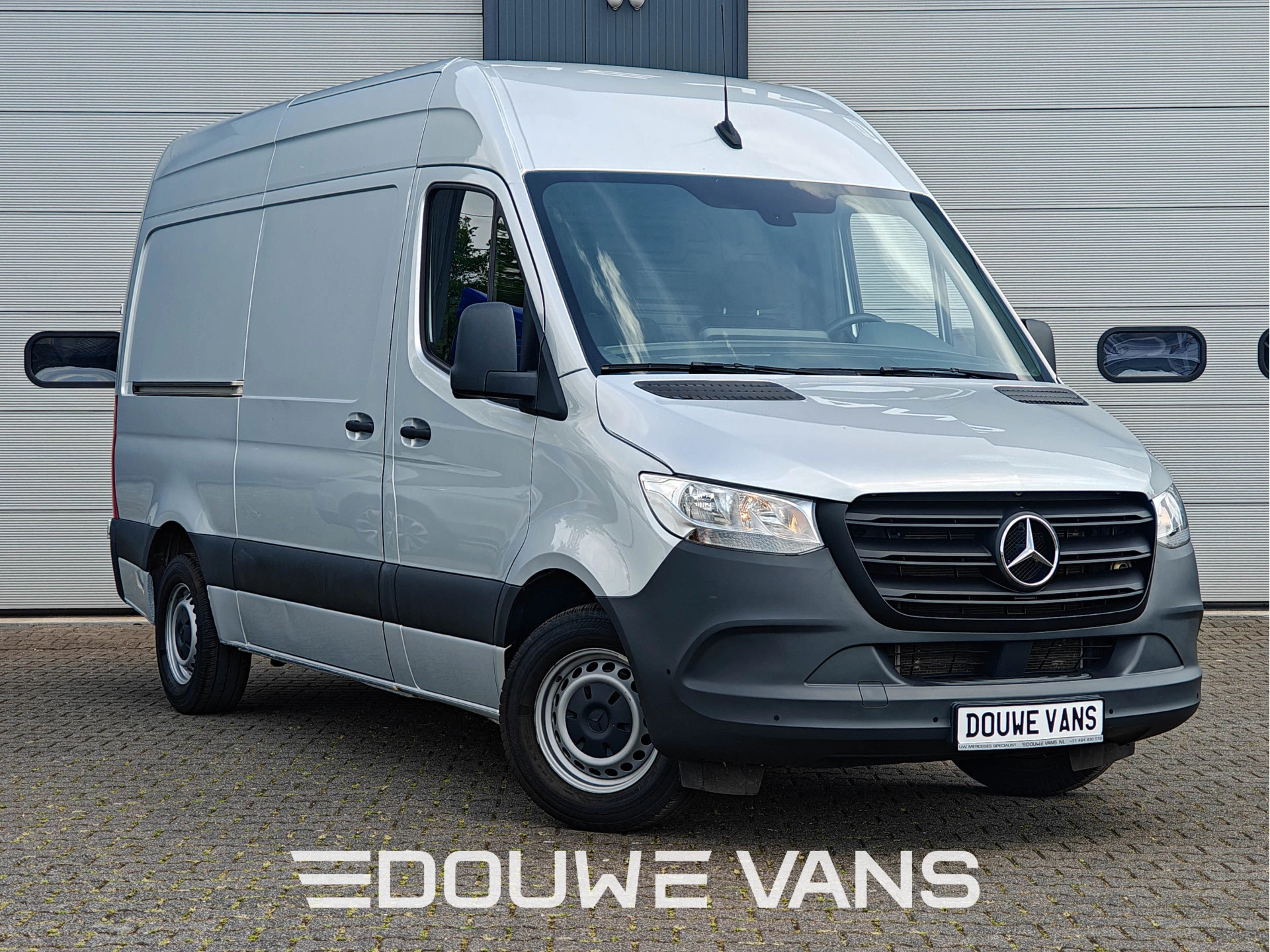 Mercedes-Benz Sprinter 2021 - L2 H2 315 RWD Zilver Automaat MBUX Marge afbeelding 1