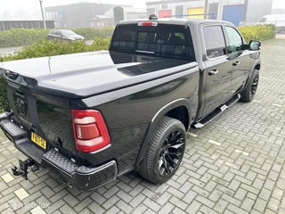 Dodge Ram 1500 2018 - 4X4 5.7 V8 4x4 Crew Cab Laramie black out lpg imagem 24