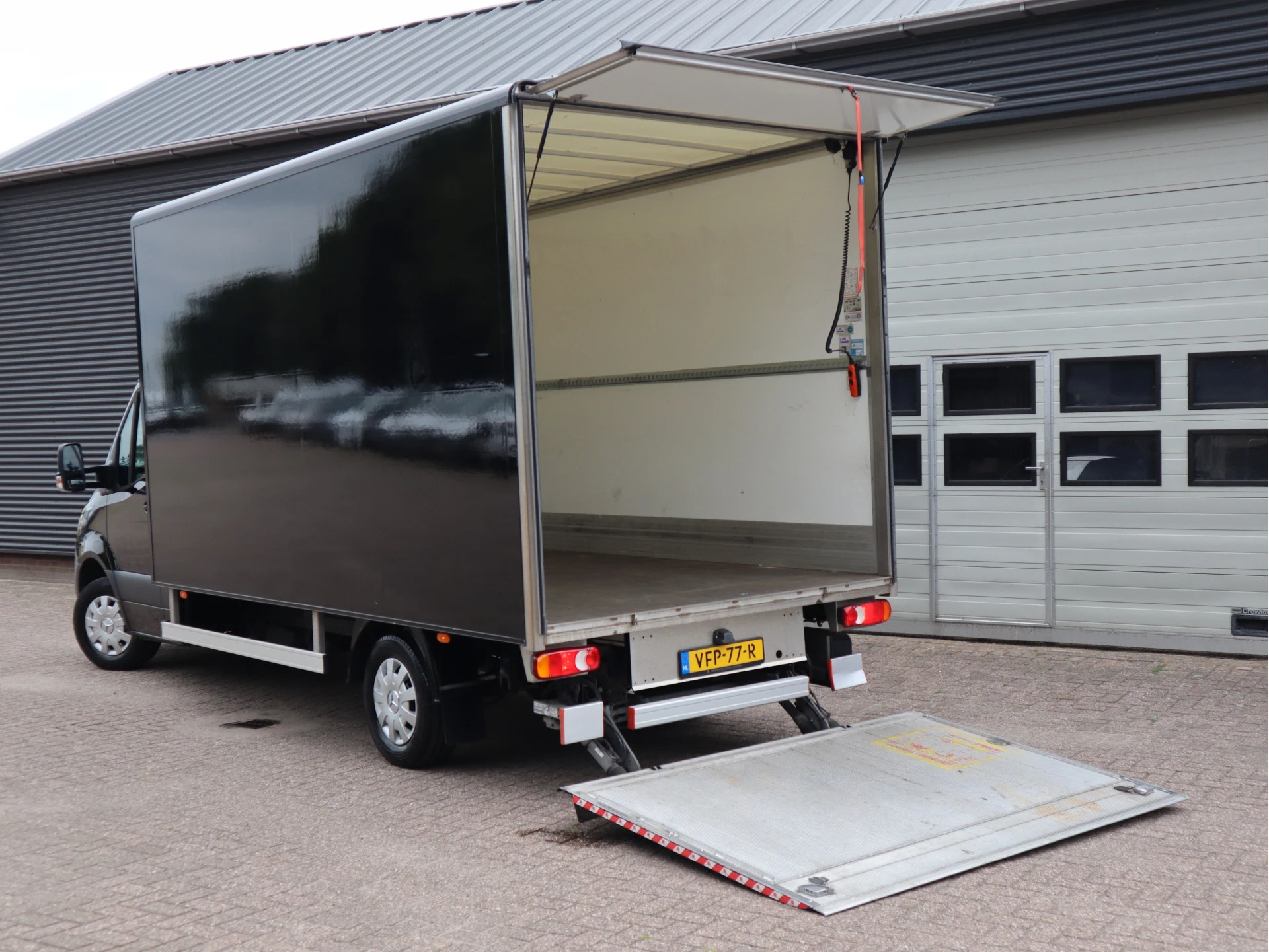 Mercedes-Benz Sprinter 2020 - 314 CDI Automaat Euro 6 - Bakwagen Laadklep - NL Auto - Mbux afbeelding 3