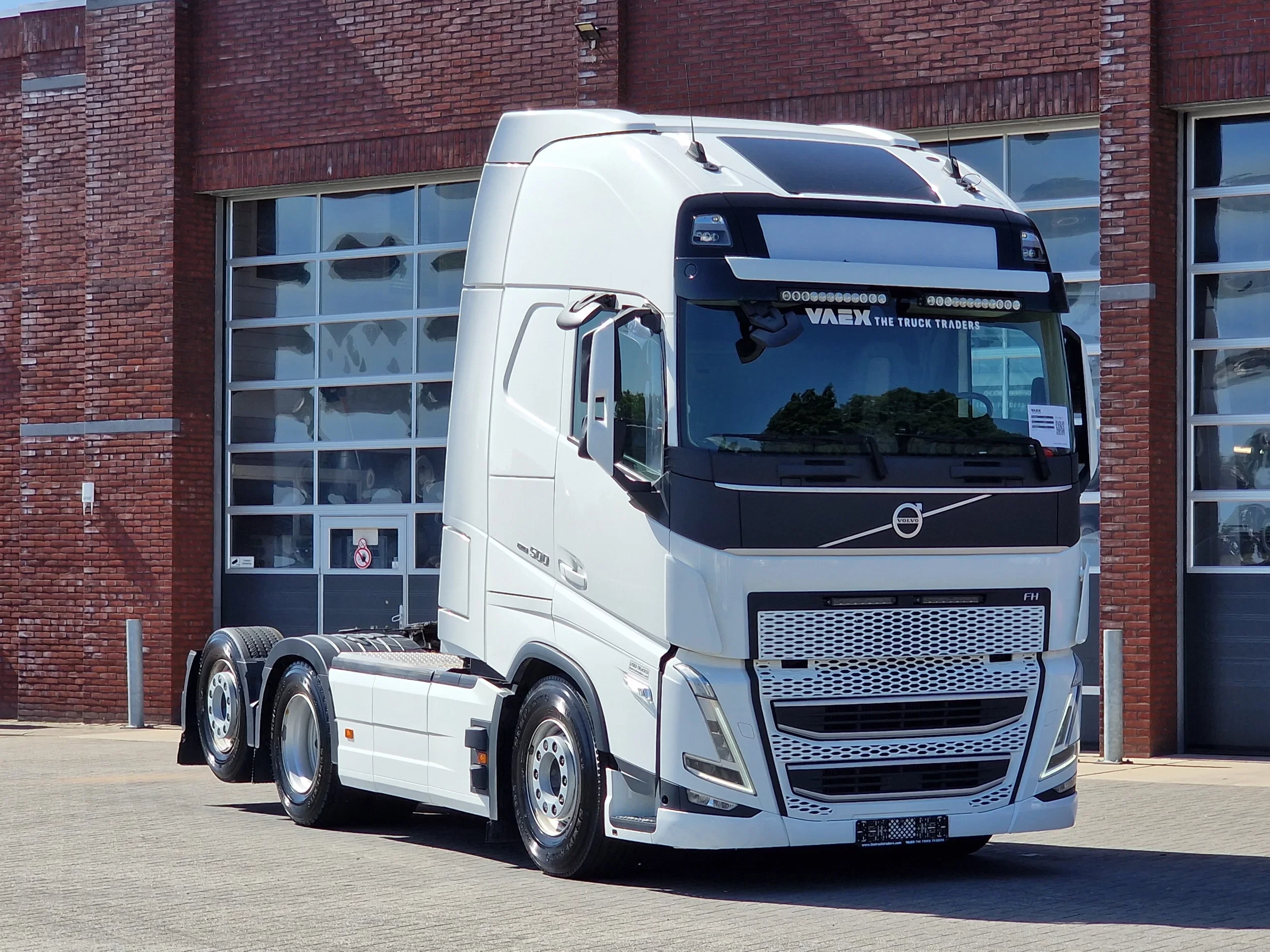 Volvo FH 2023 - 13.500 Globetrotter XL 6x2 - Retarder - Full air - Leather - Camera afbeelding 1