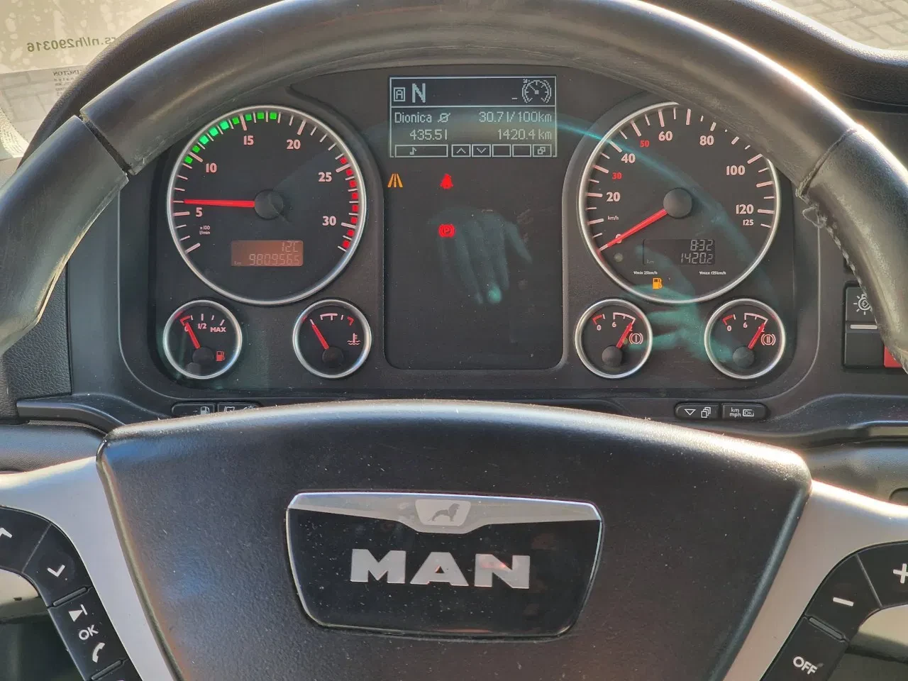 MAN TGX 2016 - 18.560 4x2 - Retarder - Night clima - Full air - 2x tank imagem 15