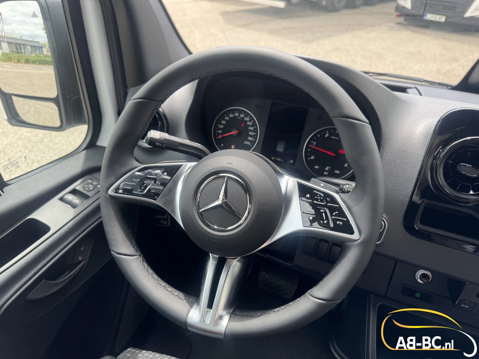 Mercedes-Benz Sprinter 2026 - Transfer 45, 23 Seats, Euro 6 image 51