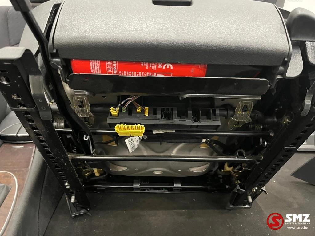 Mercedes-Benz - Occ set interieur met zetels W211 Mercedes afbeelding 5