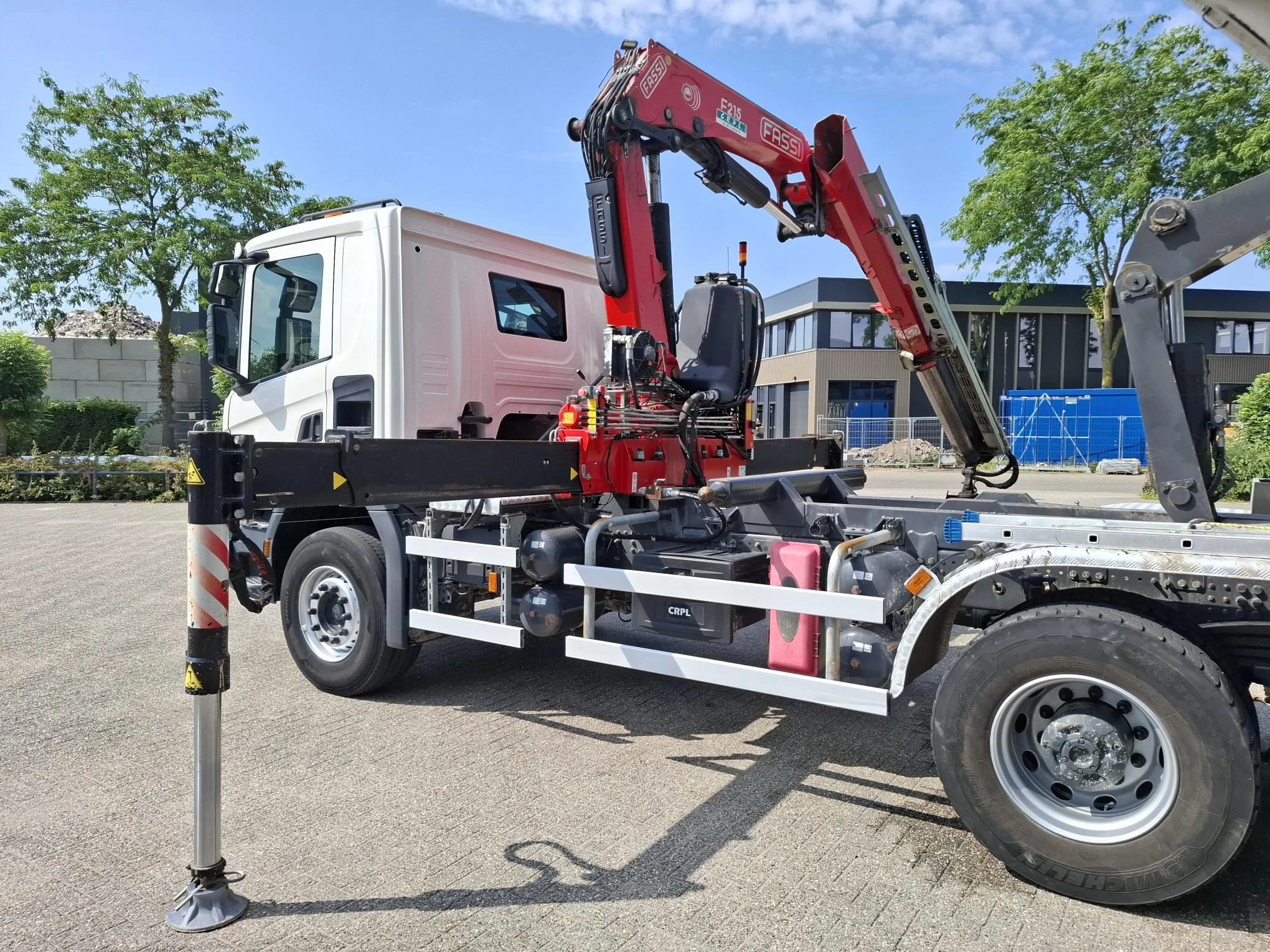 Scania P - NGS XT P410 / 6X4 / RETARDER / ONLY:192584 KM / BIG AXLE / FASSI F215A / REMOTE / ROTATOR / 2SIDE TIPPER / FULL-STEEL / DRUM BRAKES / TUV:01-03-2027 / EURO-6 / 2018 afbeelding 23