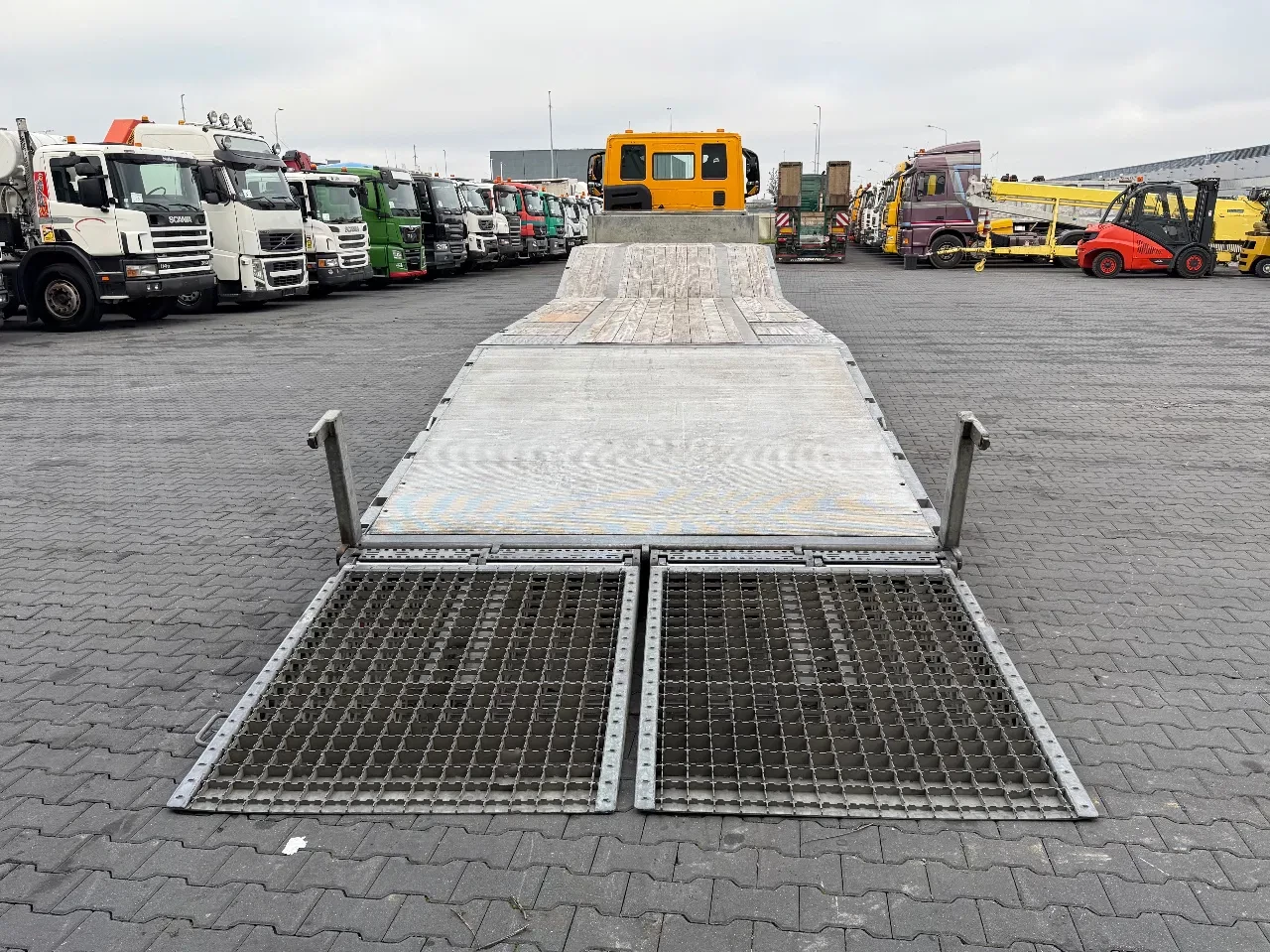 Veldhuizen 2021 - P48-2 Knikkende semi dieplader + IVECO S-WAY 360 (Maar 264528km) image 6
