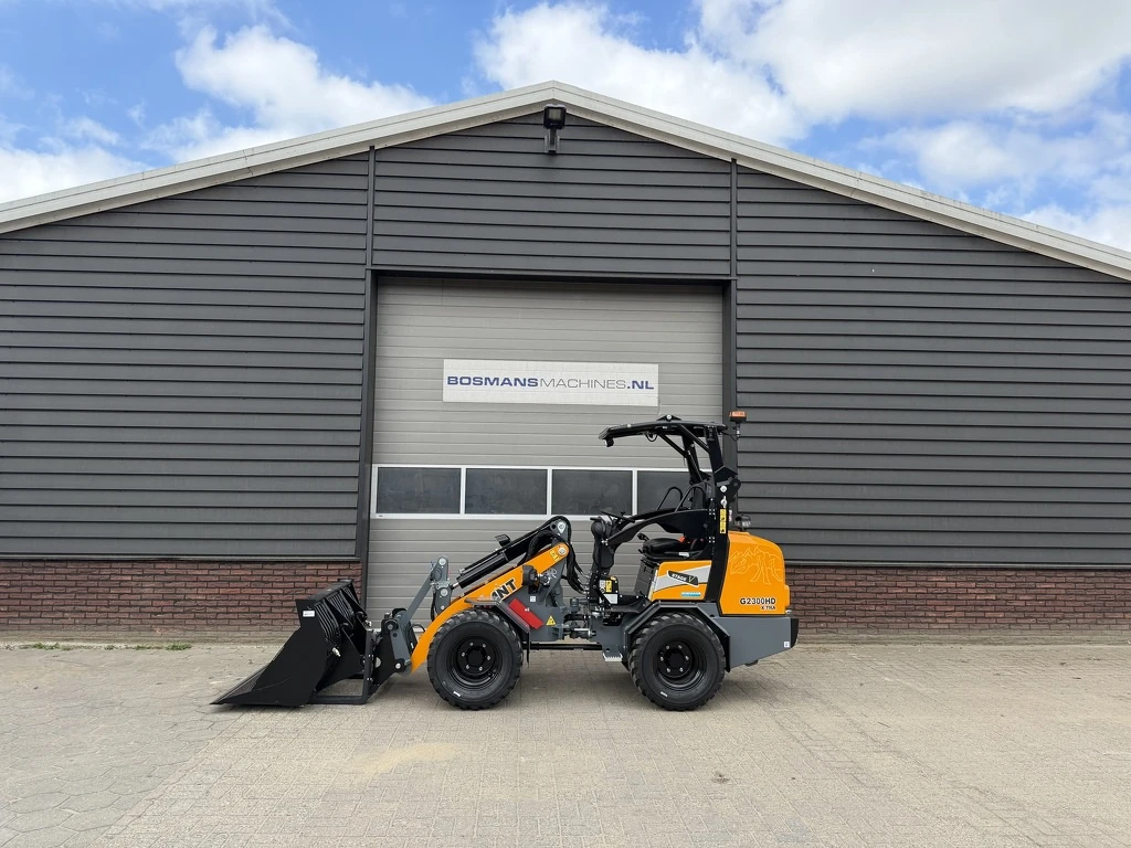 Giant G2300 X-TRA HD minishovel jubileum vol opties! €670 LEASE 2026 afbeelding 1