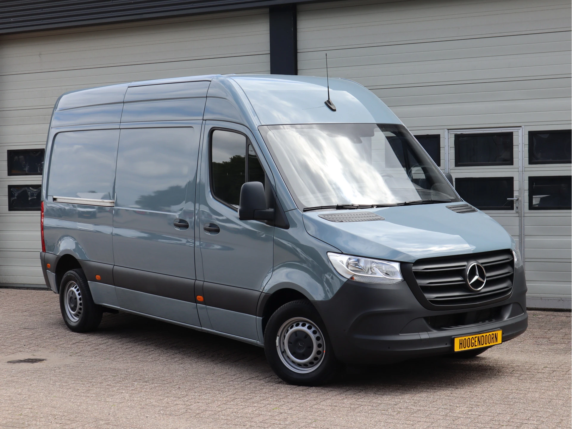 Mercedes-Benz Sprinter 2024 - 315 CDI 150 pk L2H2 Mbux - Camera - Bankje afbeelding 2
