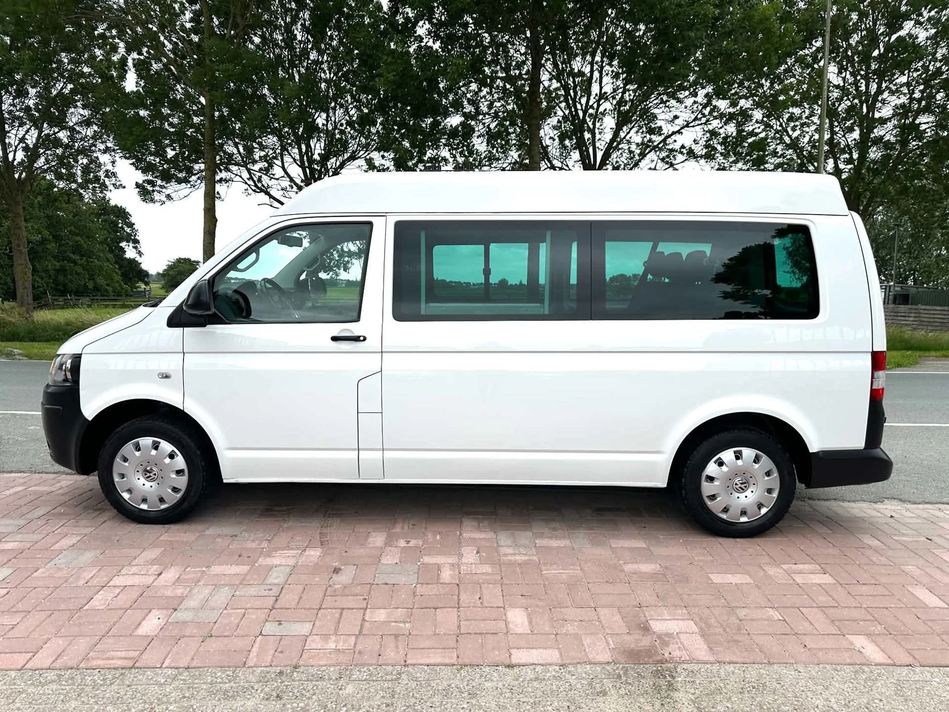 Volkswagen Transporter 2014 - Kombi 2.0 TDI L2H2 AUTOMAAT MARGE 9 PERSOONS afbeelding 2