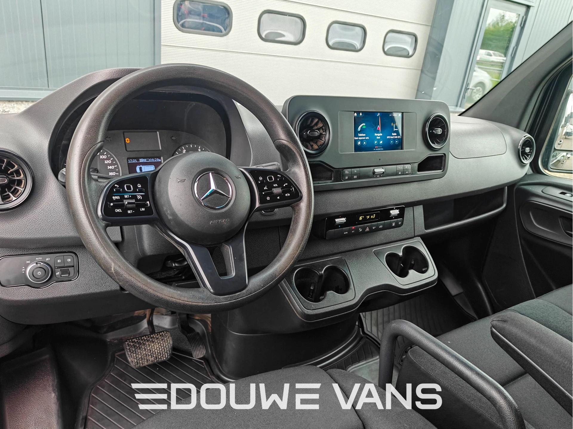 Mercedes-Benz Sprinter 2020 - L2H2 319 Automaat Zwart Trekhaak LED 360 Camera afbeelding 9