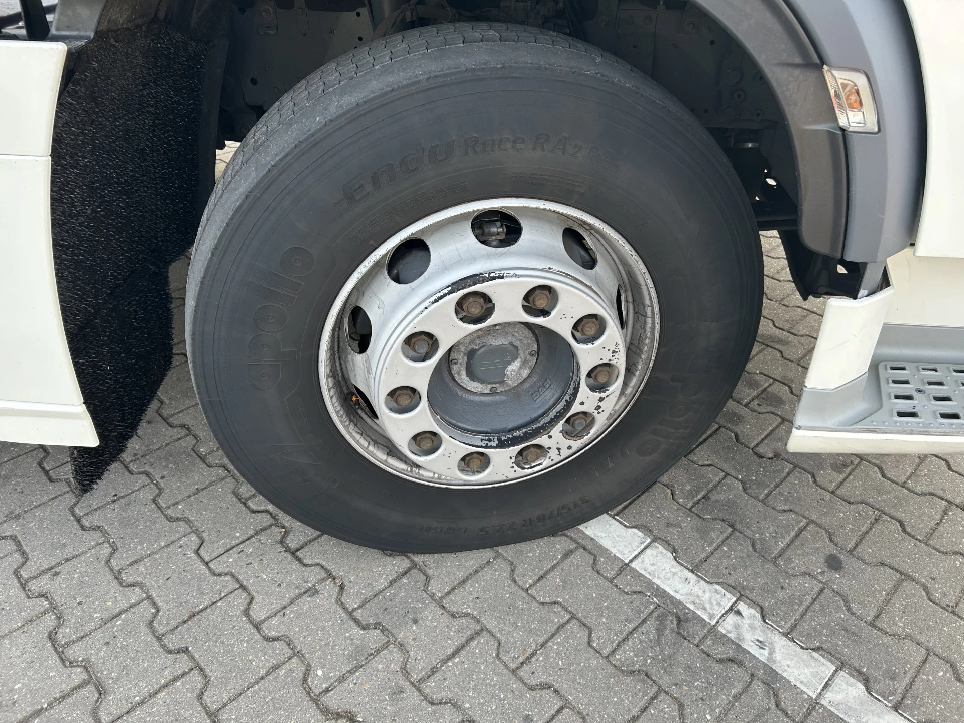 DAF XF 450 FT 2019 - Space Cab / 593 dkm / Skirts image 10