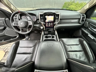 Dodge Ram 1500 2018 - 4X4 5.7 V8 4x4 Crew Cab Laramie black out lpg imagem 17