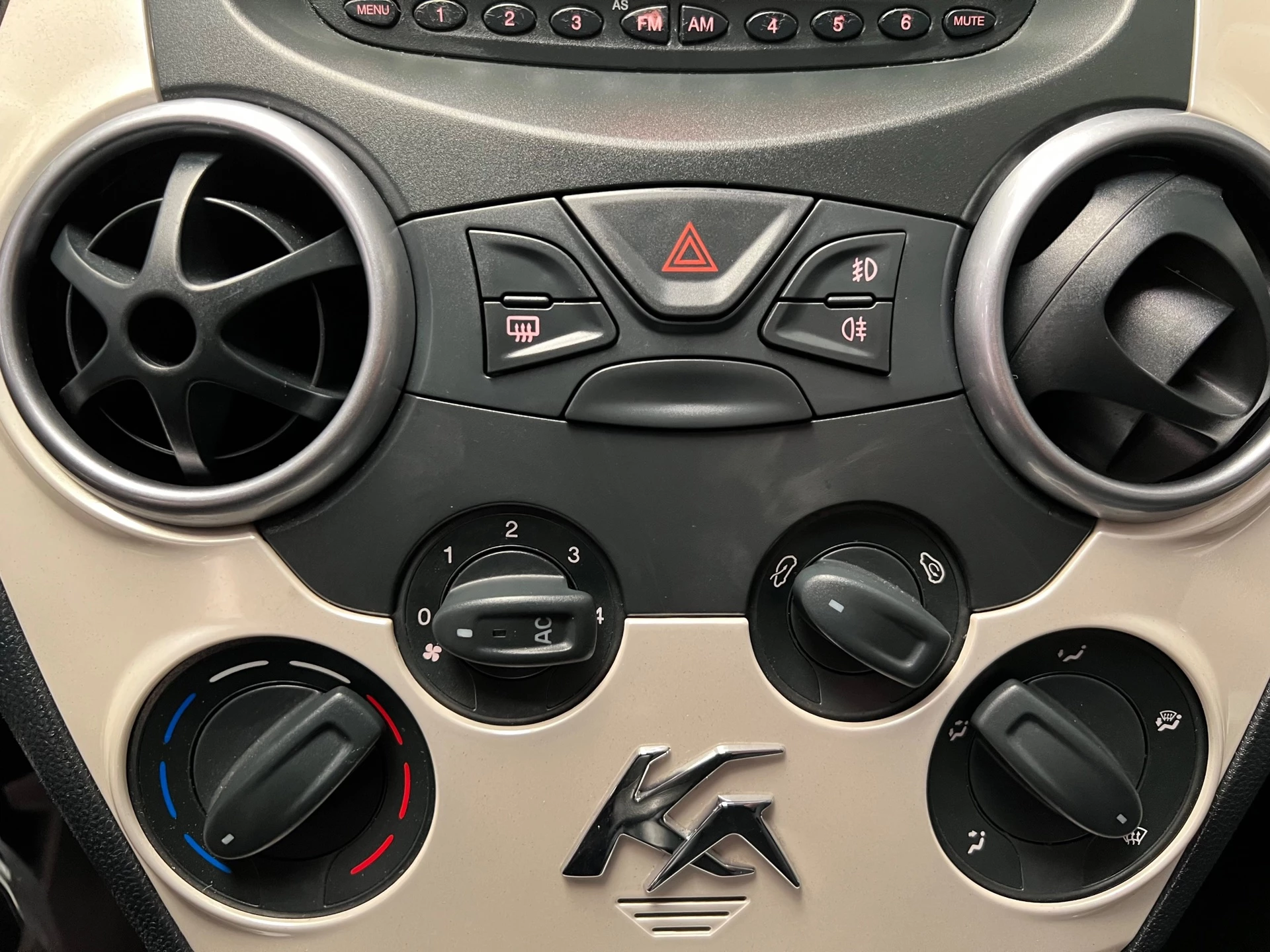 Ford Ka 2010 - 1.2 Titanium X 2e Eigenaar - Distibutie vervangen - Zeer Netjes. image 16