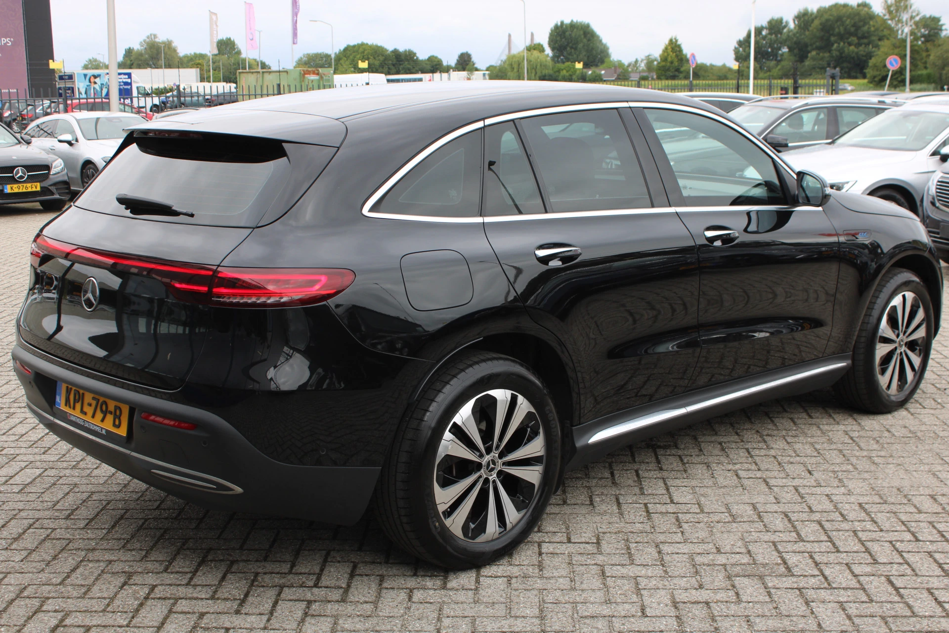 Mercedes-Benz EQC 2023 - 400 4MATIC 80 kWh LEDER KEY-LESS GO CARPLAY afbeelding 9