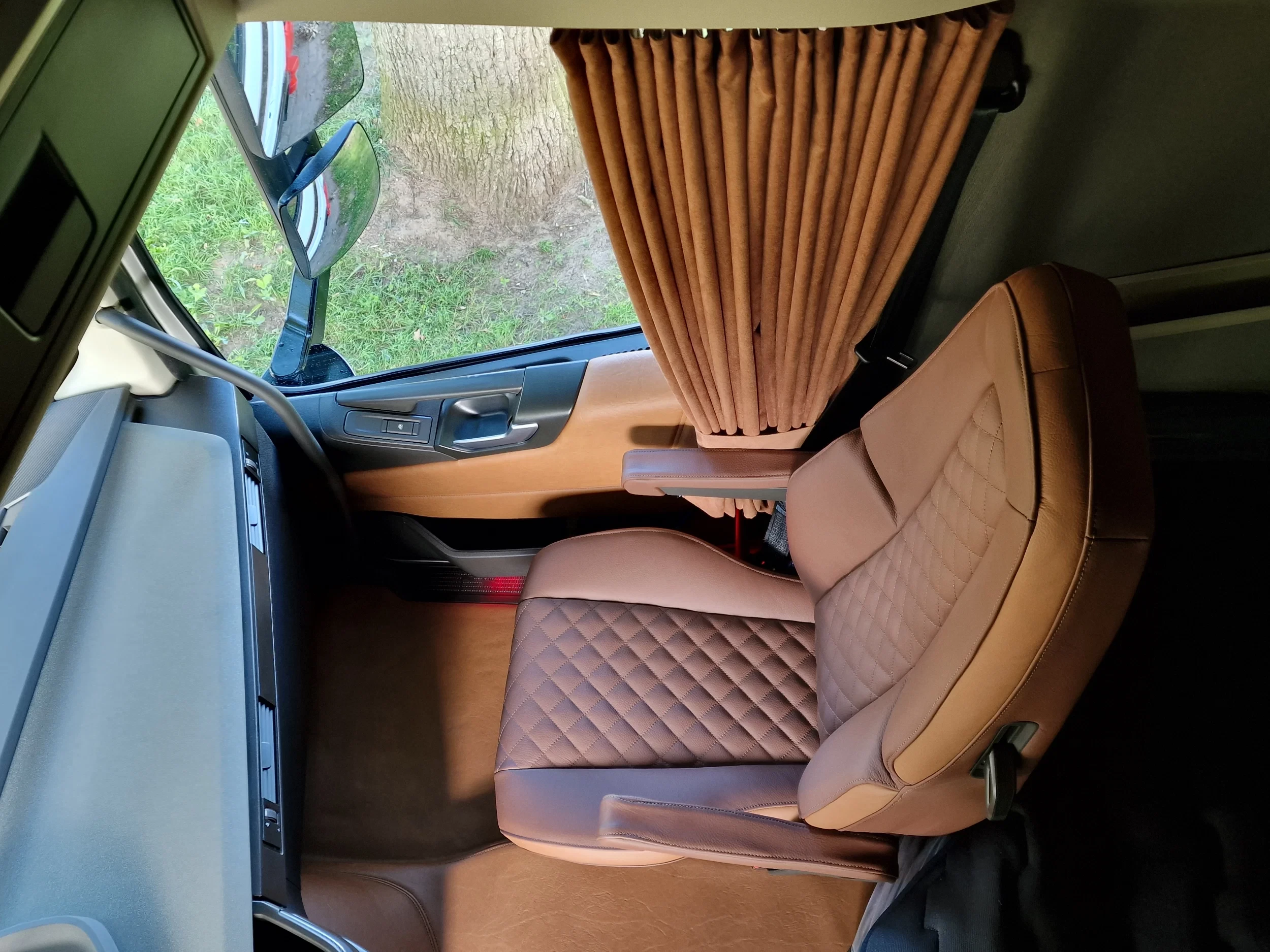 Volvo FH 2026 - 540 Aero Globetrotter XL 4x2 - New - Full spec - Show Truck - BUFFL interior - Retarder - I parkcool - Full air immagine 46