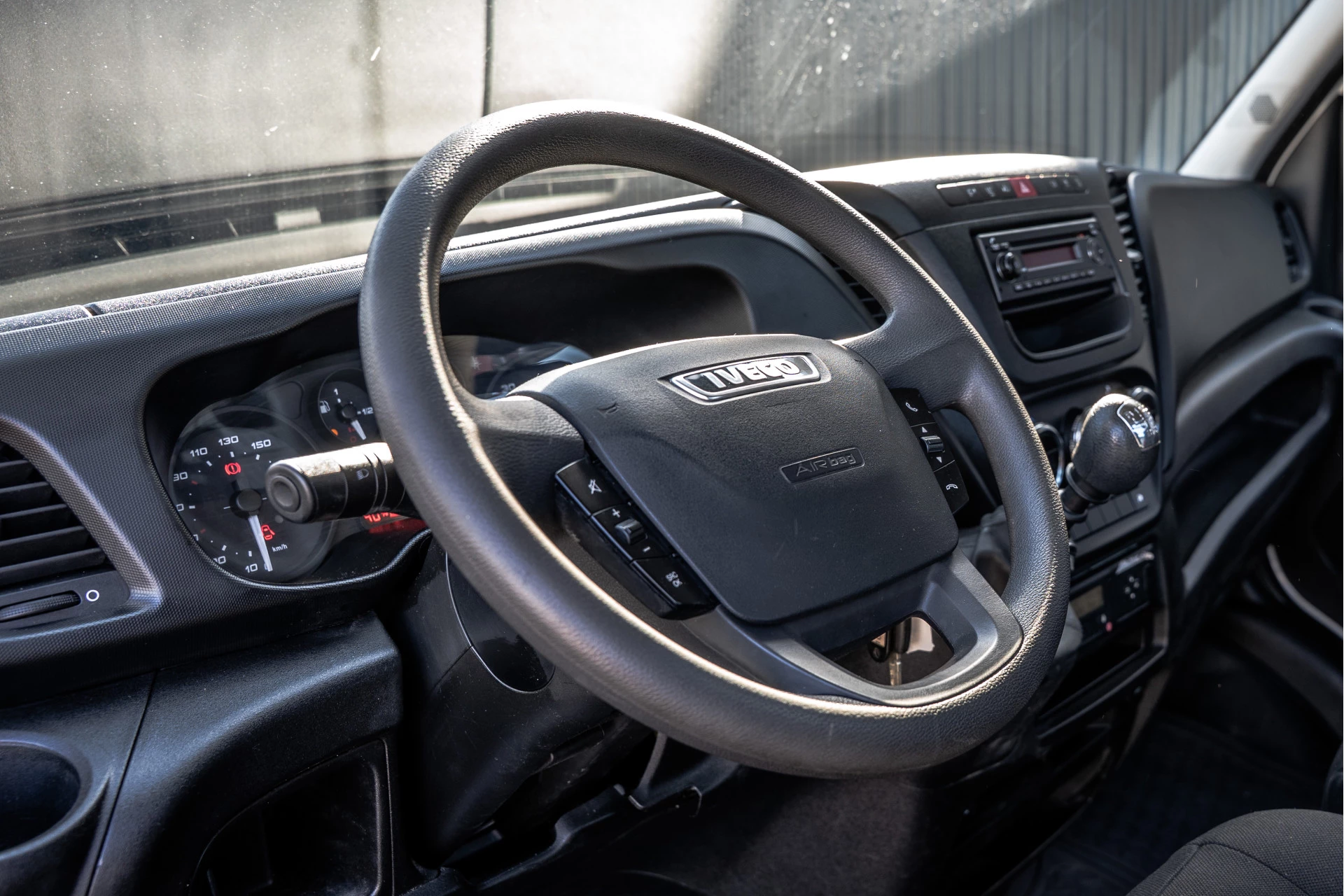 Iveco Daily 2015 - 50C15 3.0L | Open Laadbak | Kraan | Euro 6 | 1ste Eigenaar| 146 PK | 3-Zits image 12