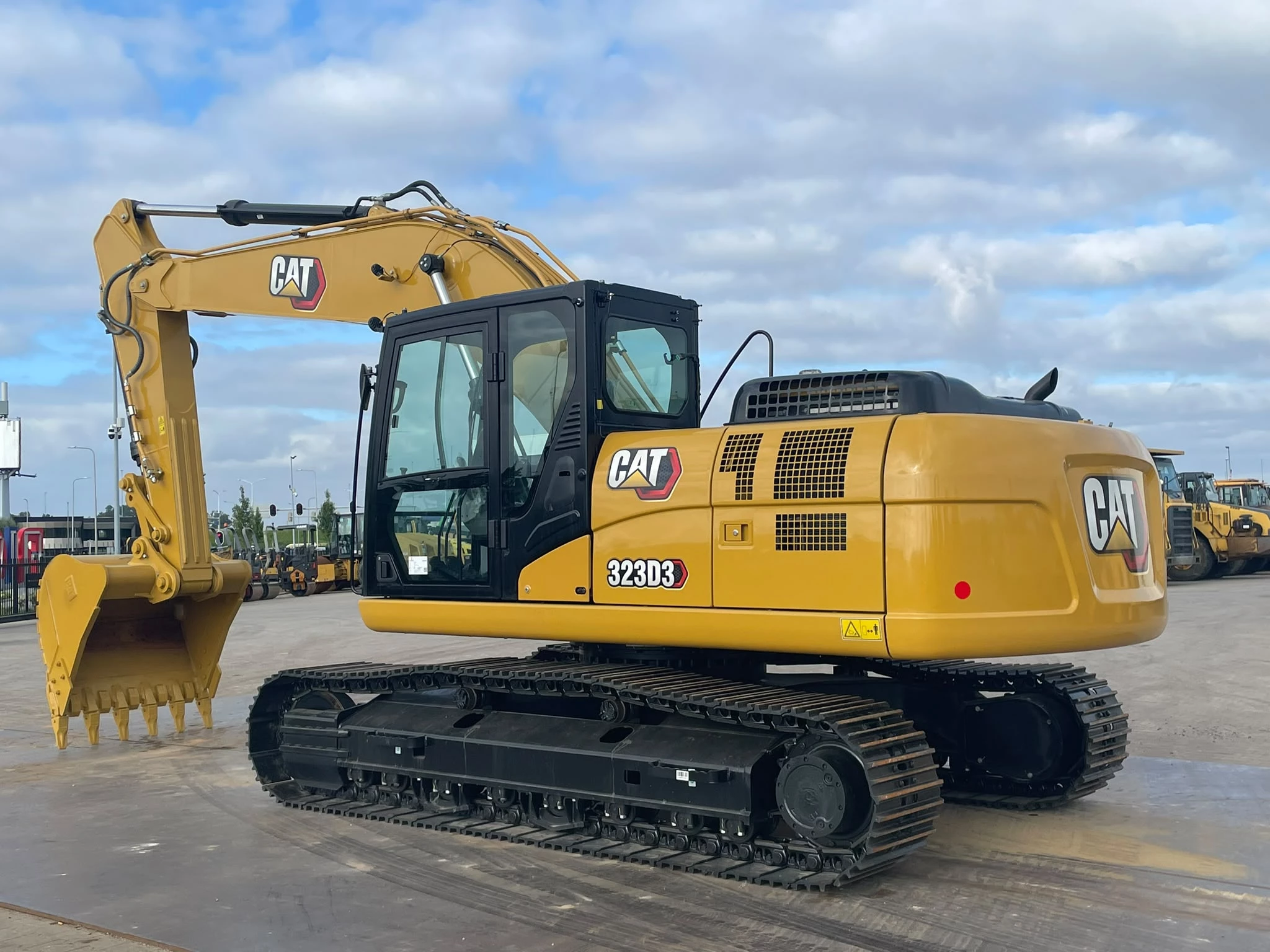 Caterpillar 323D3 2025 Bild 3