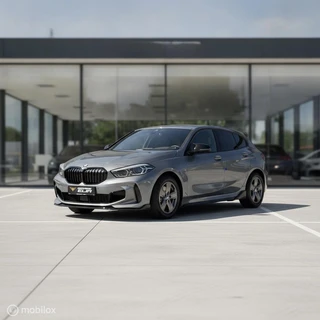 BMW 1 Series 2022 - 118i M Sport Business | NAV | Camera| Automaat obrazek 3