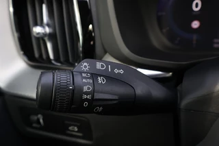 Volvo XC60 2022 - 2.0 B4 Aut. R-DESIGN / Panorama dak / Volleder immagine 34