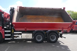 MAN TGS 2014 - 26.480 | 6X6 | 2 Side Tipper + Hydraulic dust cover | PALFINGER Q170Z84TI + Easy fold | 665130Km | 2014 | Full Steel | Drum brakes | Trailer coupling | TUV/MOT/APK 08-2026 | NL-Truck obrazek 14