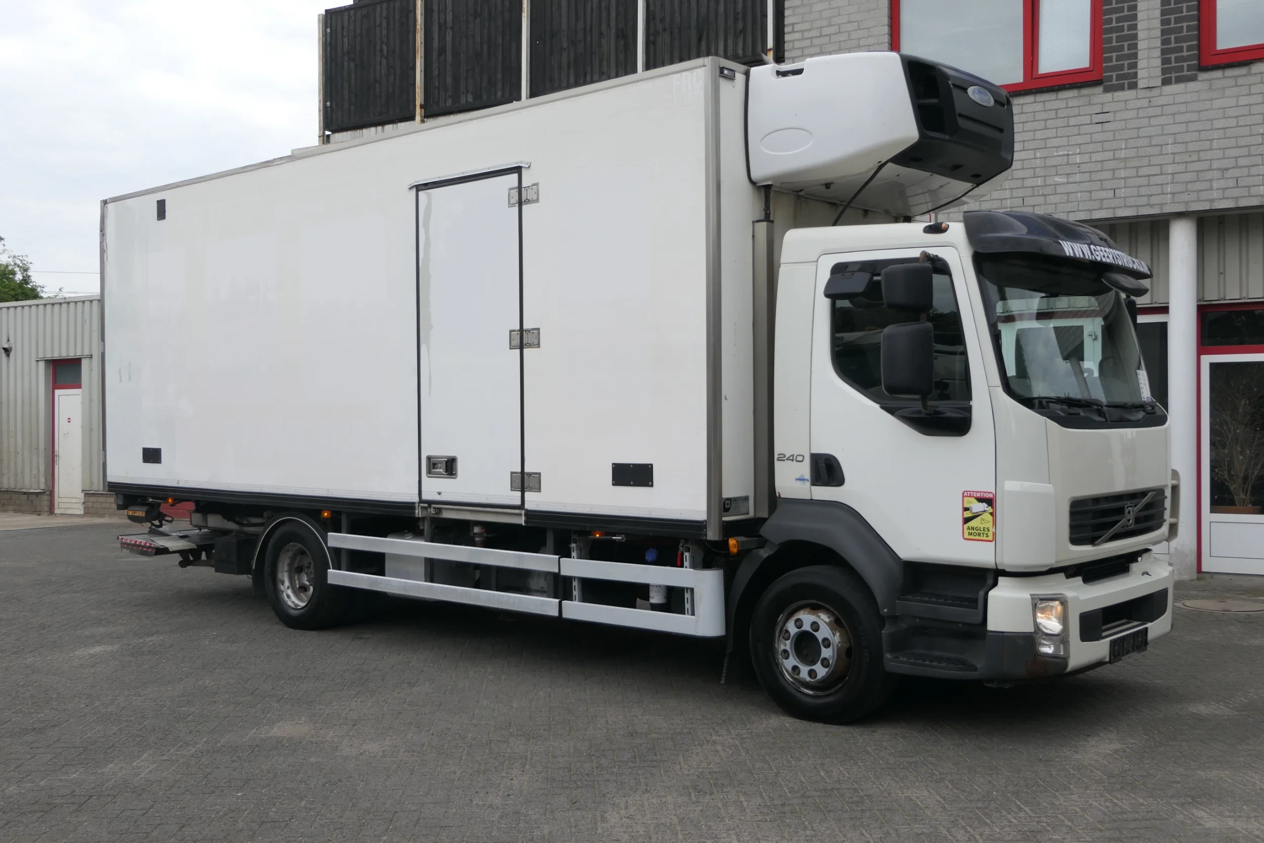Volvo 240 2013 - FL | Carrier SUPRA 950Mt / Bi-temp | 3 Compartments | 465932Km | 2013 | 12Ton | 6 Cylinder | Dhollandia 1500Kg | TUV/MOT/APK 08-2026 | Luxembourg Truck afbeelding 1