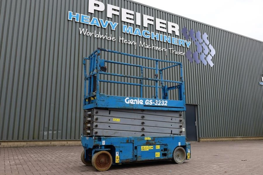Genie 2013 - GS3232 Hydraulic Outriggers, Electric, 11.75m Work image 1