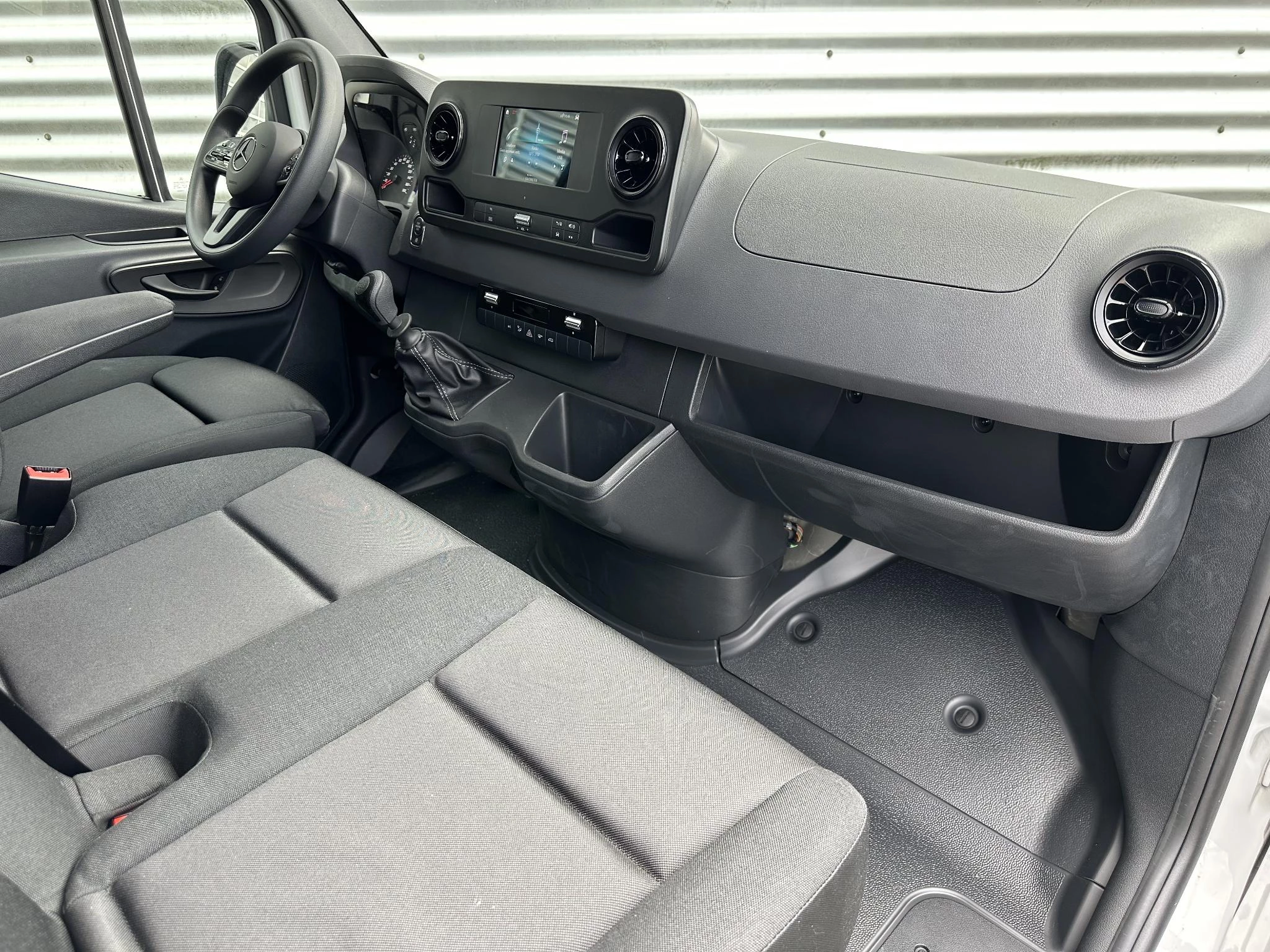 Mercedes-Benz Sprinter 2024 - 311 CDI L2H1 Airco Apple Carplay Navigatie afbeelding 2