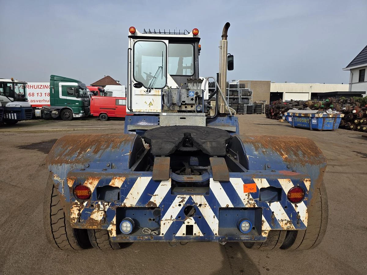 Terberg RT283 | TERMINAL TRACTOR 4X4| TURNING CHAIR. | AUTOMATIC GEAR | 27315 HOURS | hydraulic system| 2012 obrázek 4