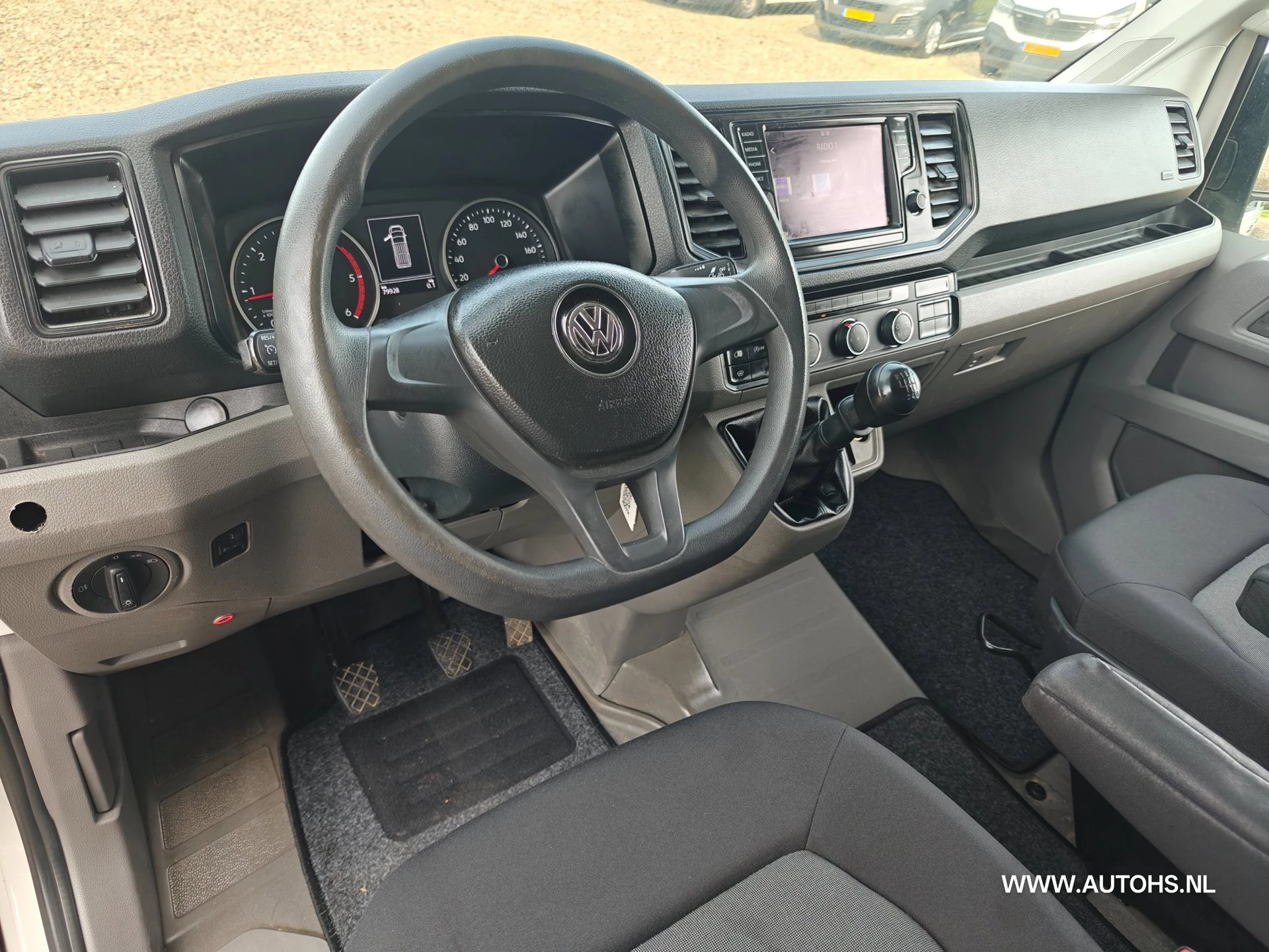 Volkswagen Crafter 2018 - 35 2.0 TDI L3H3 EL Highline ,Euro 6 , 1e Eig. 3000 KG trekkracht , Lage km , cruise , camera. image 14