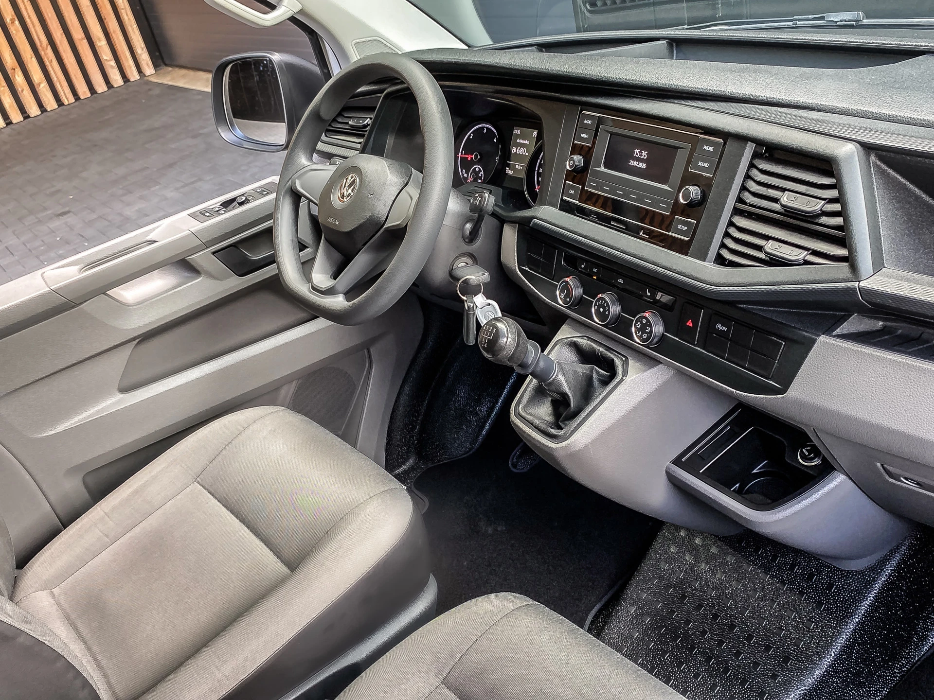 Volkswagen Transporter 2020 - 2.0 TDI 110PK Bestelwagen L1H1 afbeelding 8