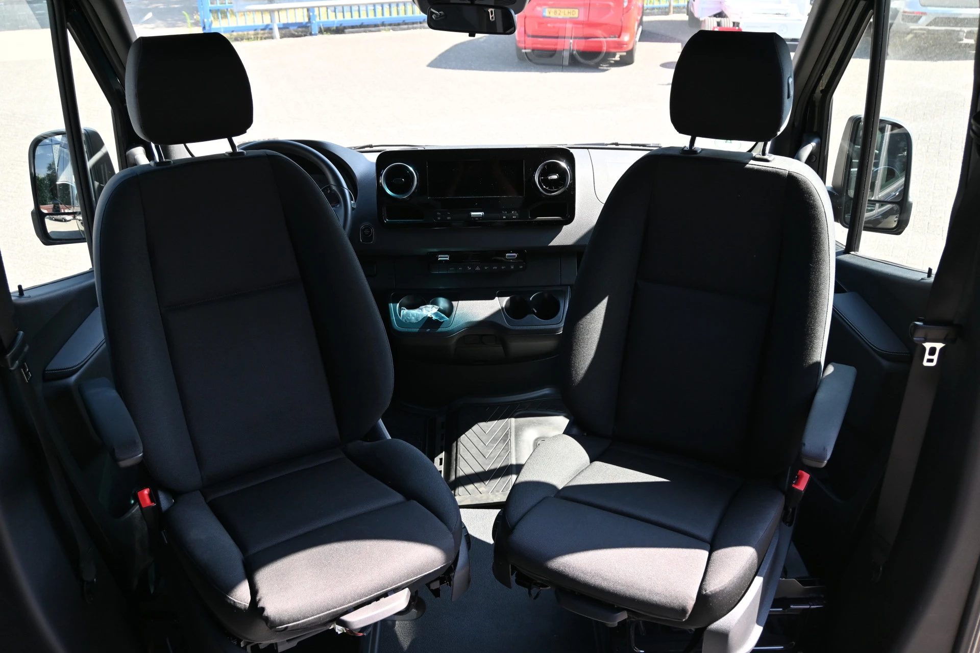 Mercedes-Benz Sprinter 2024 - 319 CDI 4x4 L2H2 AWD obrázek 5