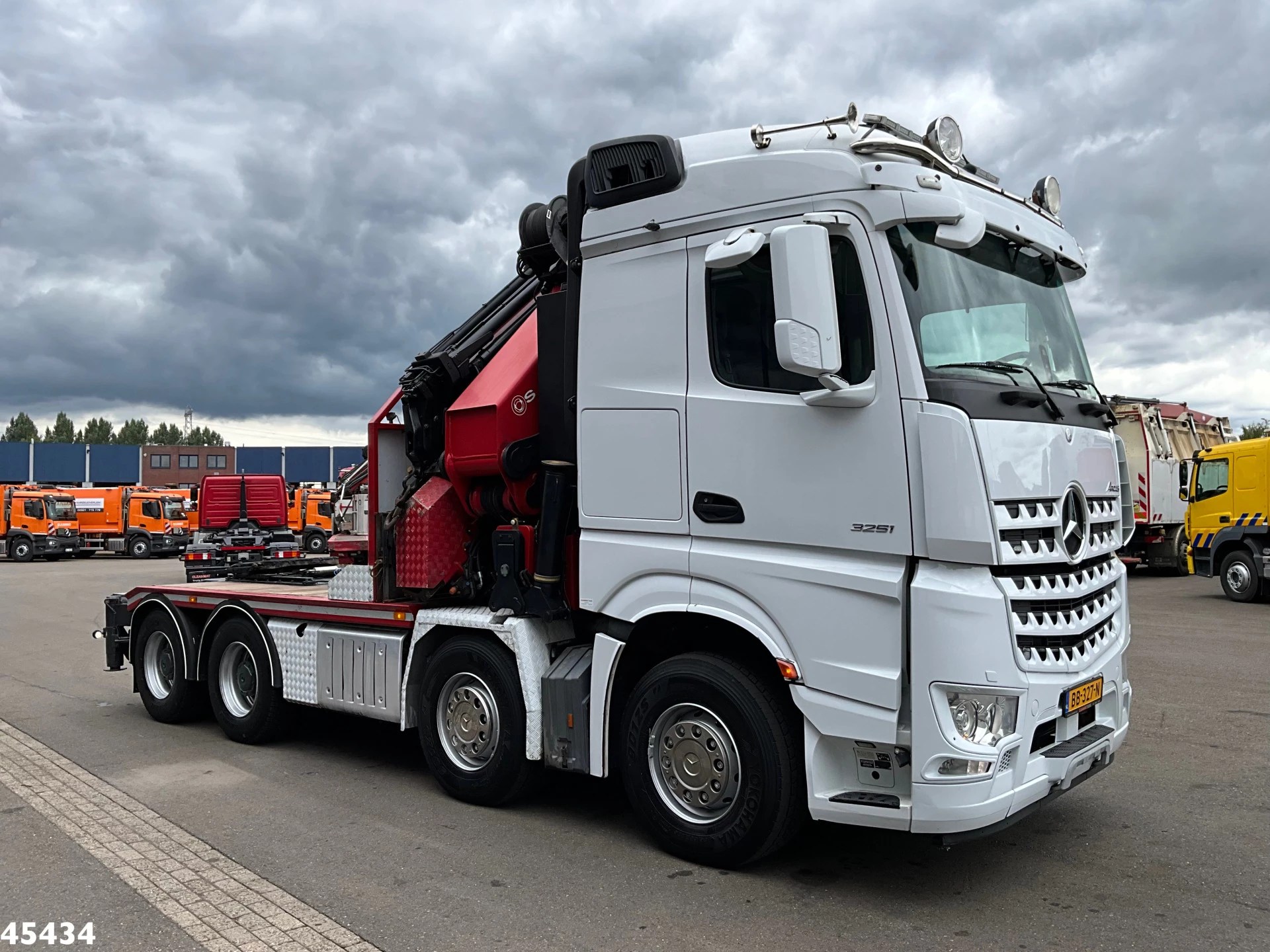 Mercedes-Benz Arocs 3251 8x4 Euro 6 Retarder HMF 85 Tonmeter laadkraan Fly-Jib 2014 obrázek 4