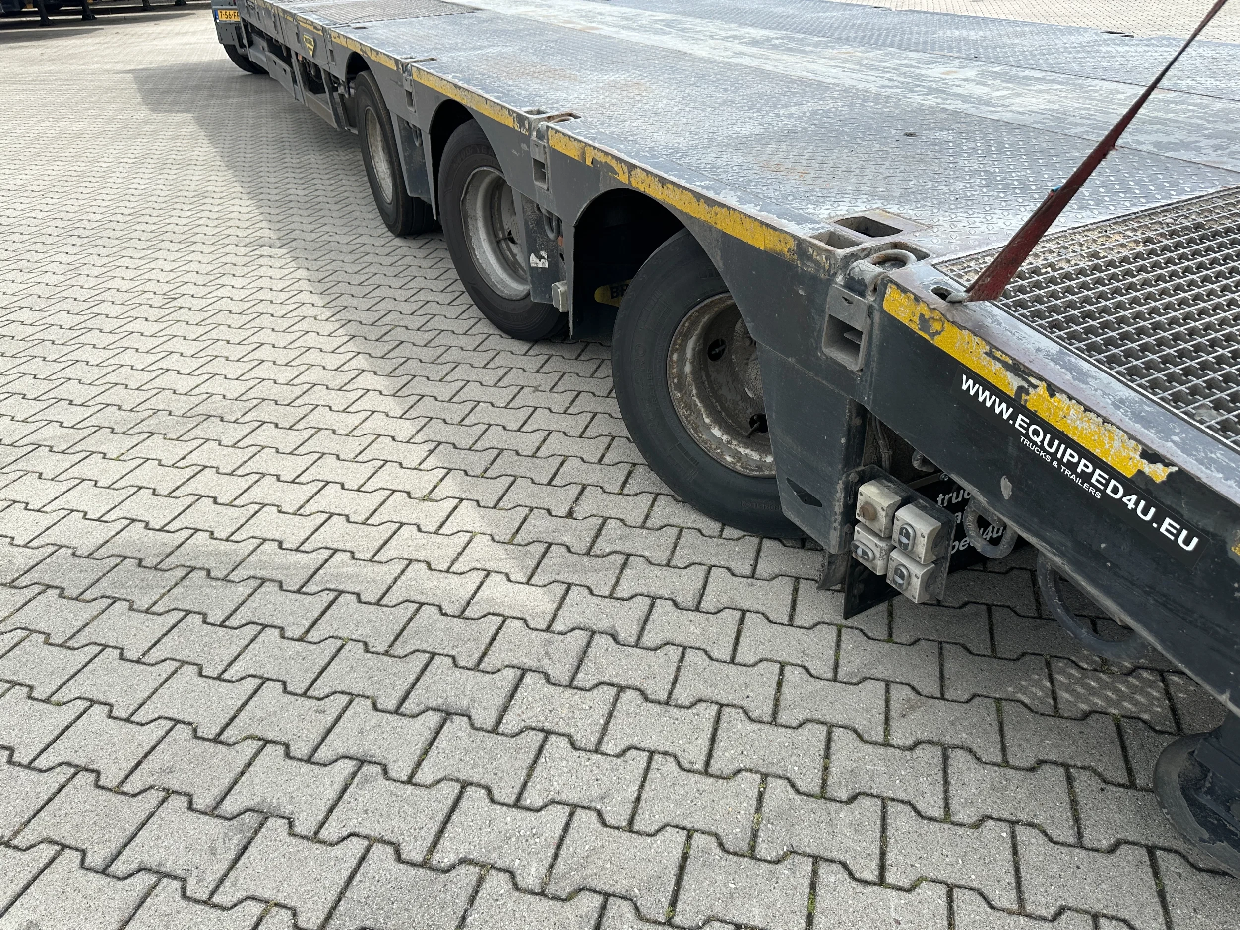 Broshuis 2019 - 3ABSD Lowloader 3-axle / GVW: 59.000kg / Neck: 23.000kg / hydraulic steering + ramps + loading table / 4.60m extendable / winch / liftaxle afbeelding 55