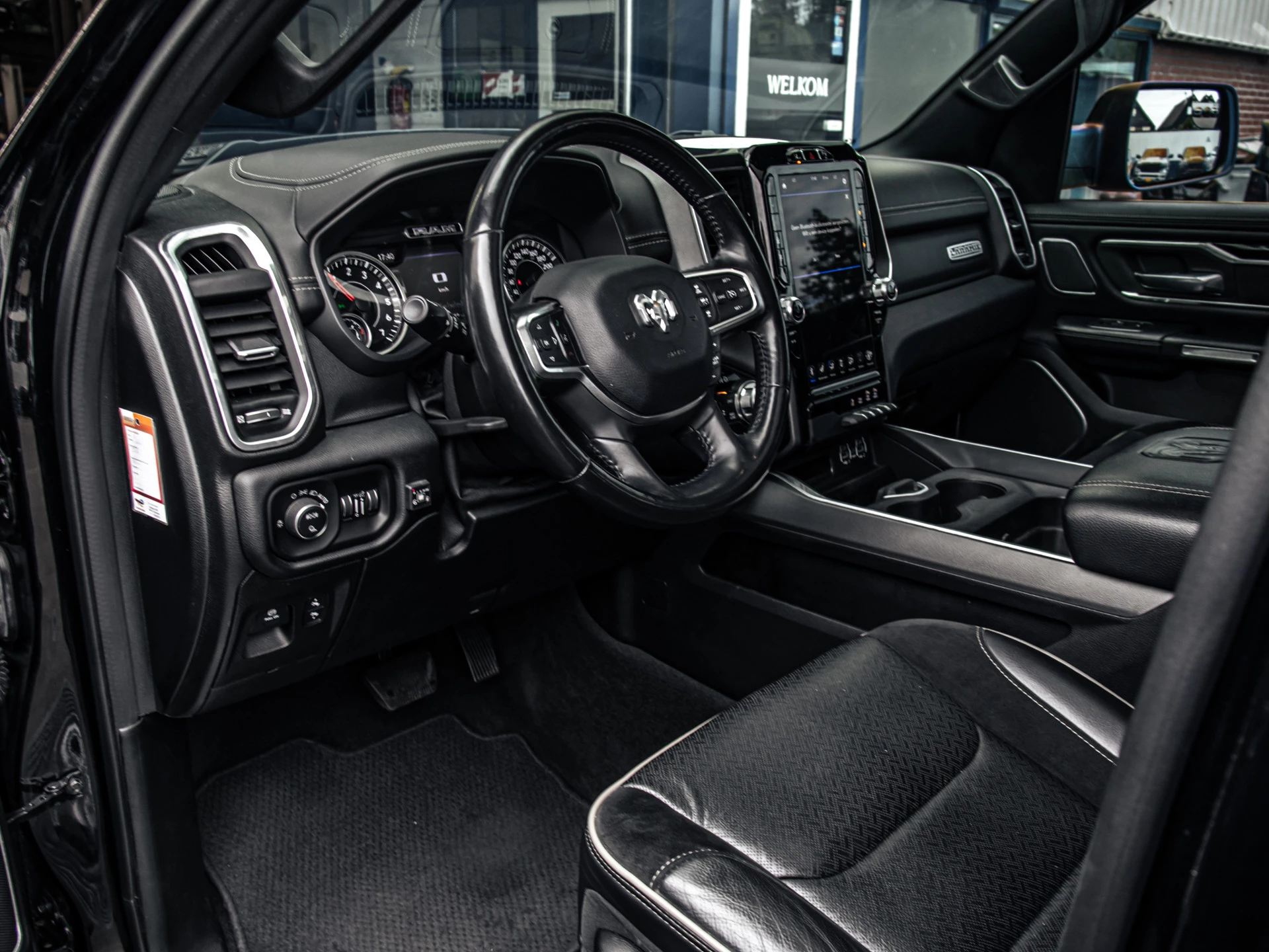 Dodge Ram 1500 2021 - 5.7 V8 4x4 Crew Cab Laramie obrázek 9