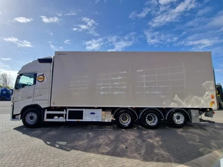 Volvo FH 2020 - 16.750 XL 8x4*4 - Carrier Supra 1150 MT - Bi Temp - Retarder - Loadlift - Bussbygg box immagine 4
