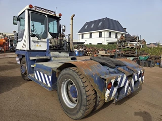Terberg RT283 | TERMINAL TRACTOR 4X4| TURNING CHAIR. | AUTOMATIC GEAR | 23235 HOURS 2012 - N/A imagem 4