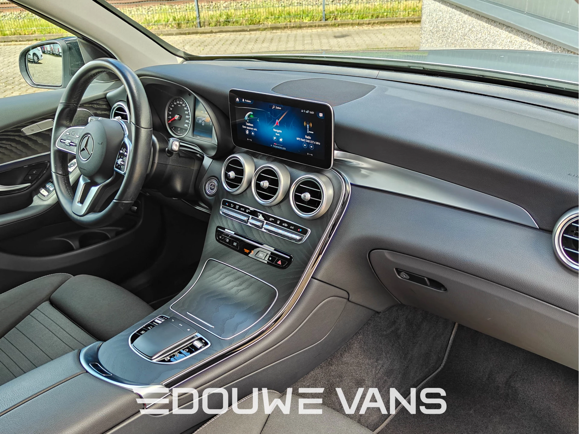 Mercedes-Benz GLC 2021 - 300e 4Matic Airco Ambiente Night Pakket Trekhaak obrázek 19