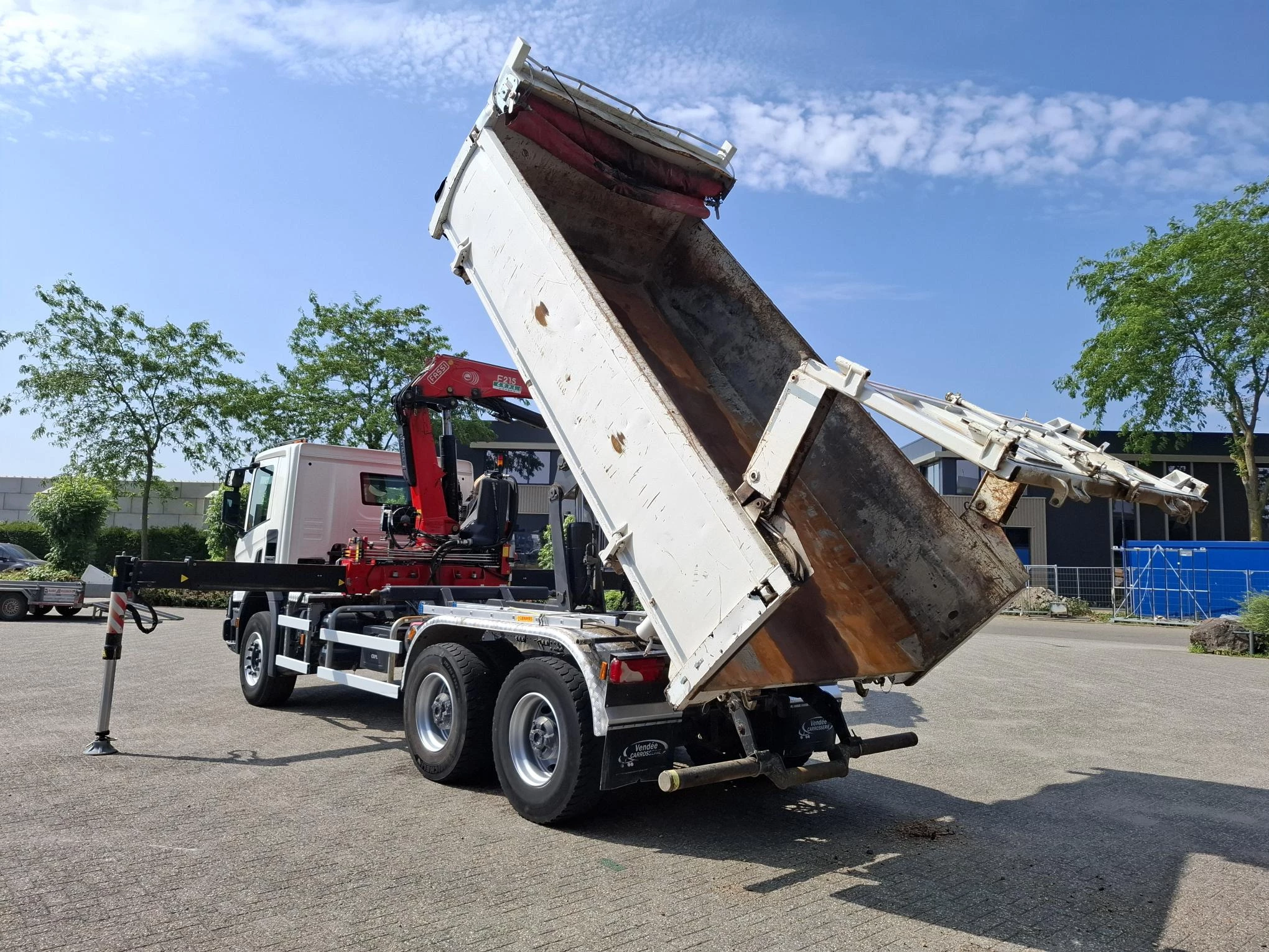 Scania P - NGS XT P410 / 6X4 / RETARDER / ONLY:192584 KM / BIG AXLE / FASSI F215A / REMOTE / ROTATOR / 2SIDE TIPPER / FULL-STEEL / DRUM BRAKES / TUV:01-03-2027 / EURO-6 / 2018 afbeelding 10