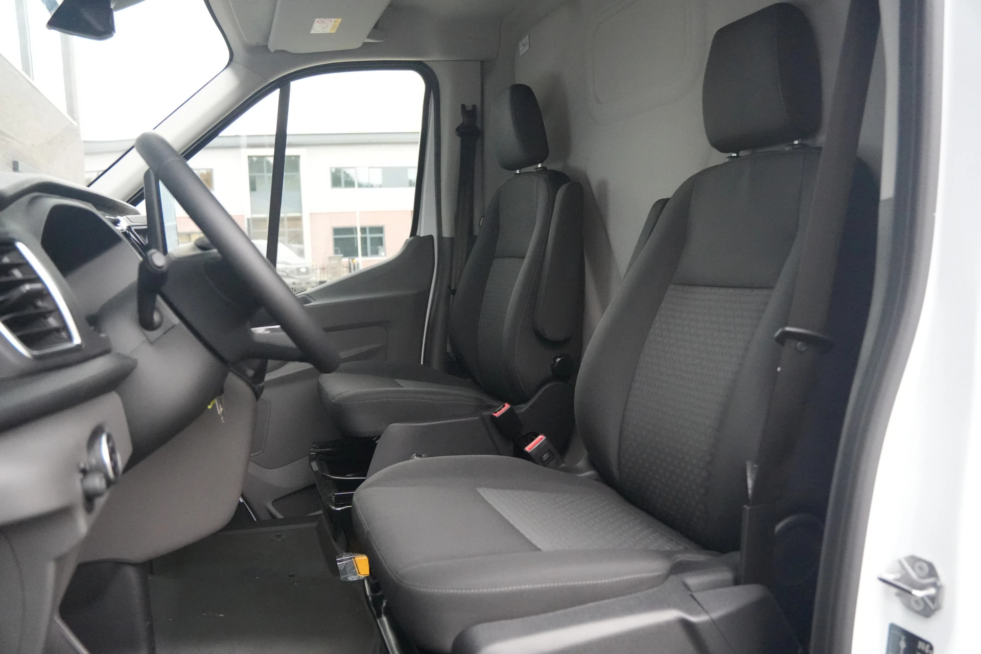 Ford Transit 2024 - 350 2.0 TDCI L4H3 Trend RWD 130pk - Navi - PDC - Stoelverwarming - Elektr. bestuurdersstoel - Rijklaar zdjęcie 18