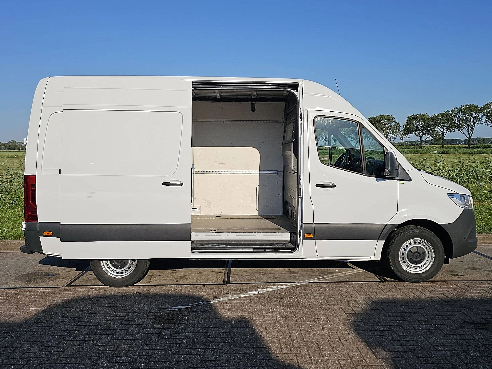 Mercedes-Benz Sprinter 2022 - 317 image 14