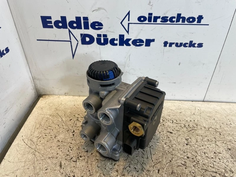 DAF - 1747137 TRAILER CONTROL VALVE WABCO 4802040310 (NEW) afbeelding 1