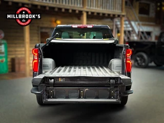 Chevrolet Silverado 2024 - USA High Country Black Edition 6.2 V8 420 PK, obrazek 12