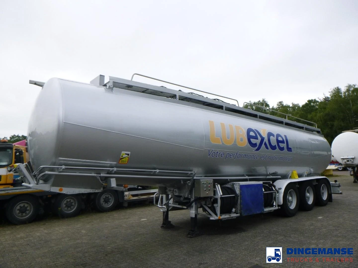 Trailor Fuel / oil tank alu 39.9 m3 / 9 comp 1990 obrázek 1