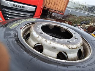 MICHELIN| terminal tractor tires 310/80R22.5 2015 - N/A image 3