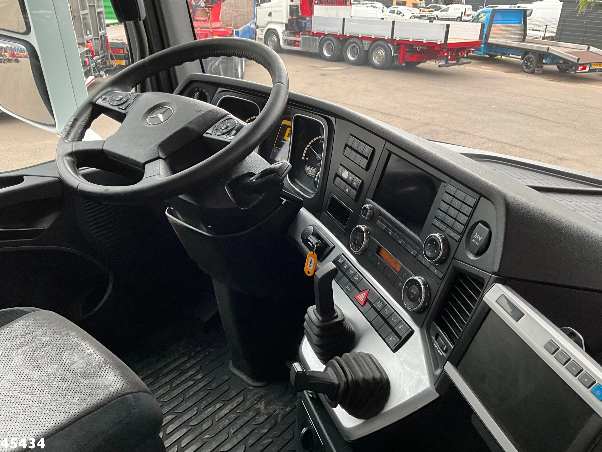 Mercedes-Benz Arocs 3251 8x4 Euro 6 Retarder HMF 85 Tonmeter laadkraan Fly-Jib 2014 obrázek 13